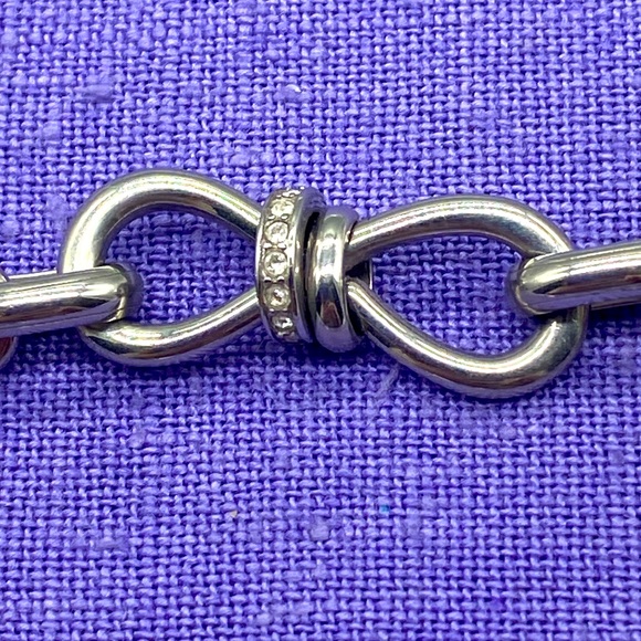 Vintage Fossil silver tone bow bracelet in 7 inches w/ 1 inch extension. CZ’s 🩷 - Picture 2 of 11